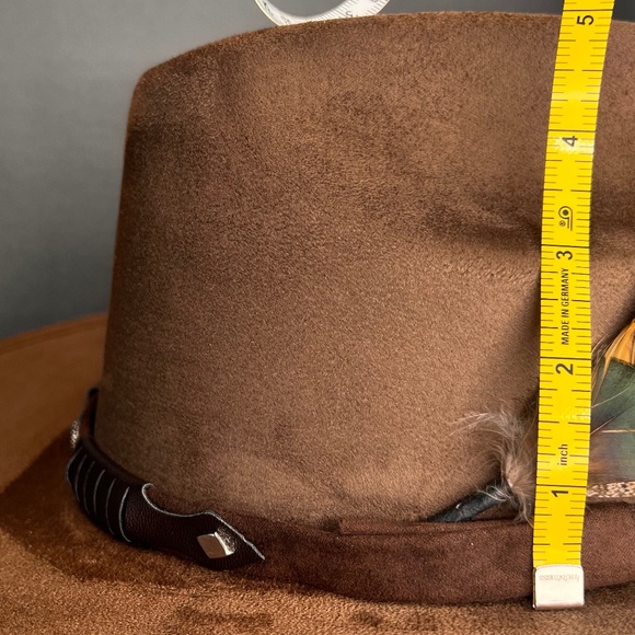 HAT California shape in tobacco suede with orange feather NWOT